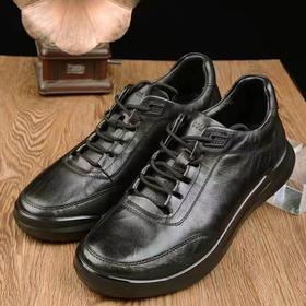 金利来皮鞋，都市休闲款，时尚百搭，精选优质牛皮，耐穿不易变形，天然橡胶底，耐磨防滑