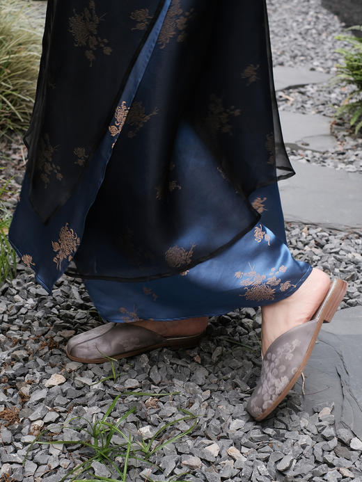 盛唐牡丹 |孔雀蓝菊花纹真丝绡长款三穿马甲 商品图1