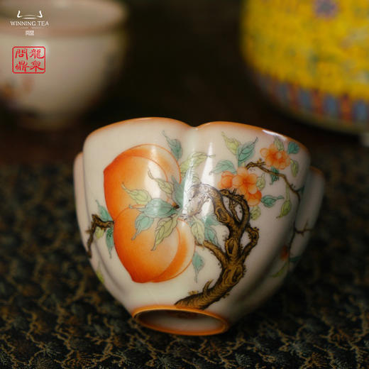 龙泉问鼎彩绘哥窑报春杯（倩桃压枝 /五桃）（缺货） 商品图1