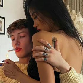 频繁换姿势，她真的很享受？