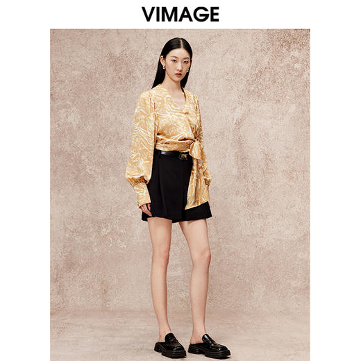 VIMAGE纬漫纪秋季新款气质V领高级感印花显瘦舒适上衣V2213811 商品图1