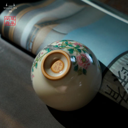 龙泉问鼎彩绘哥窑浮白杯（舞悦花间）（缺货） 商品图3