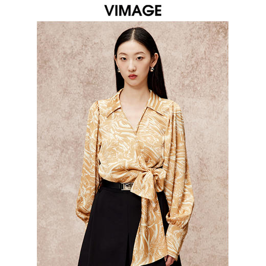 VIMAGE纬漫纪秋季新款气质V领高级感印花显瘦舒适上衣V2213811 商品图4