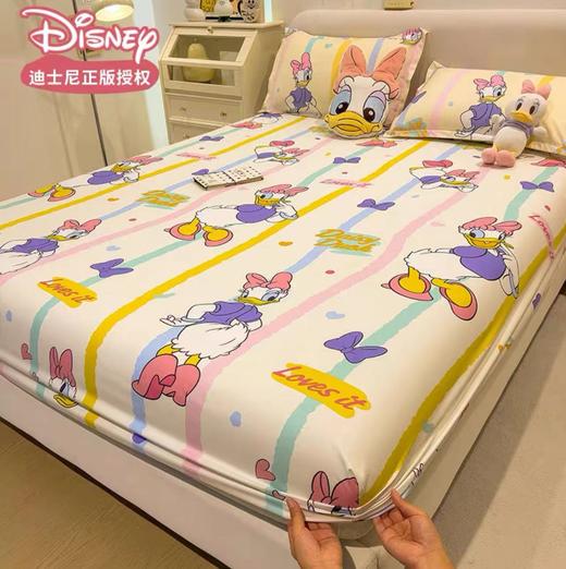 【平整服帖 迪士尼印花床笠】草莓熊床笠 单件床罩 卡通席梦思保护套 棕垫床垫全包围罩子 360度全方位包裹 保护床垫-QQ 商品图6