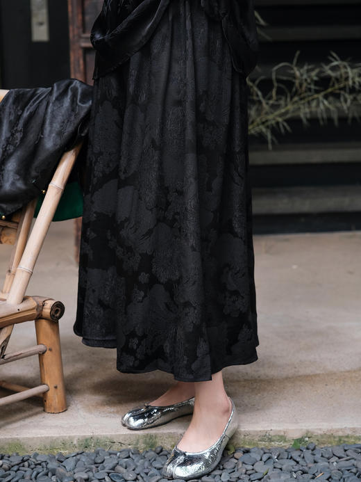 盛唐牡丹 |黑色凤凰纹冠乐绉松紧腰半裙 商品图1