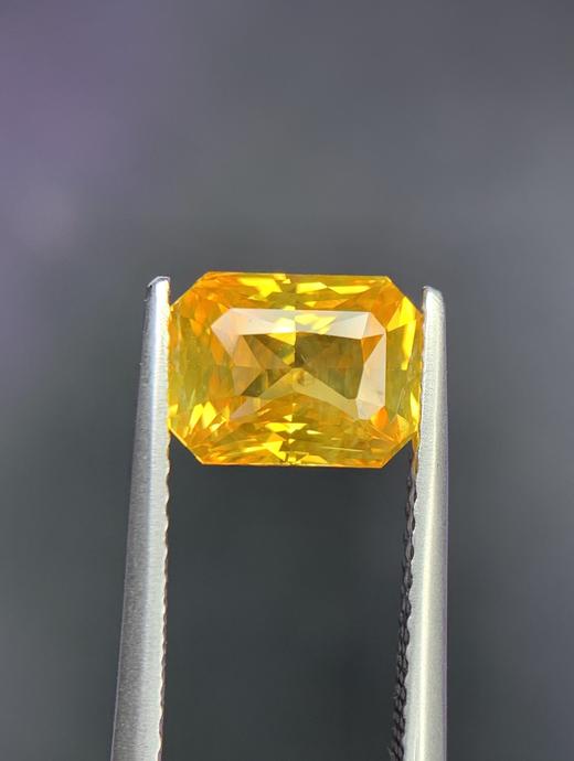 2.12ct 黄蓝宝裸石 商品图1