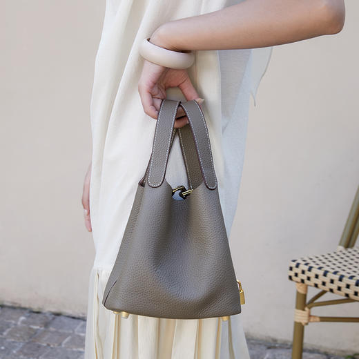 【品牌优选】【E】Harris Salome金扣菜蓝子大容量通勤包牛皮手提手挎包水桶包 商品图5