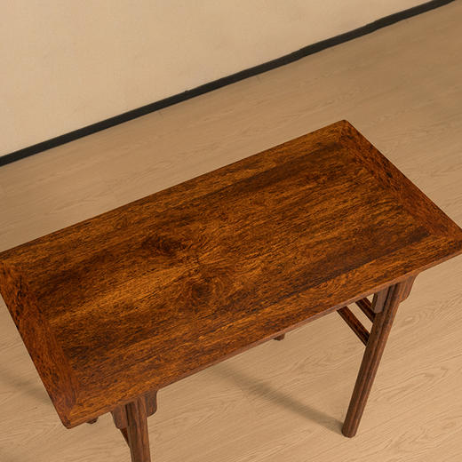 黄花梨瘿木夹头榫刀牙板瓜棱腿平头案 商品图2