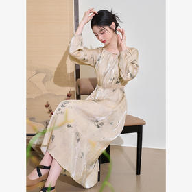 复古温柔圆领光泽感印花长袖连衣裙女早春碎褶收腰连衣裙V3142267