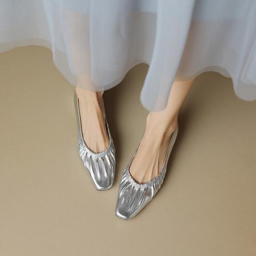 【预售5天】舒适柔软低跟奶奶鞋2024秋冬小方头褶皱里外全皮软底休闲单鞋NJMK&K633 商品图4