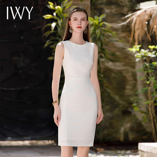IWY/米白色修身收腰显瘦连衣裙女秋装干练百搭无袖背心职业西服裙Q620 商品图3
