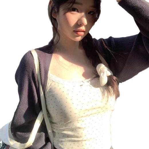 【碎花上衣，甜美之选】甜美欲滴，内搭夏季必备！纯欲甜妹，轻盈背心，美得令人心动。花边吊带配上胸垫，修身显瘦。薄款碎花上衣，为你轻松增添魅力！ 商品图4