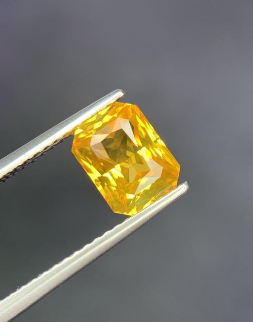 2.12ct 黄蓝宝裸石 商品图3