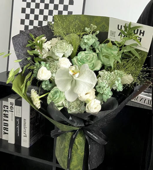 【瑰宝丽影】绿玫瑰➕蝴蝶兰➕小盼草➕喷泉草➕新鲜配花配叶 商品图0