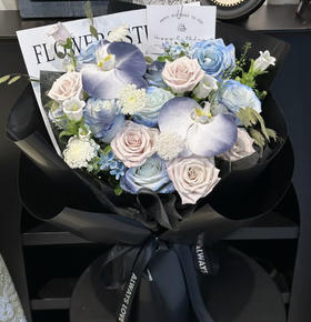 【暮色月光】温柔冷色系花束，5朵曼塔玫瑰➕6朵马其他蓝玫瑰➕2朵蝴蝶兰➕新鲜配花配叶，时尚大气花束