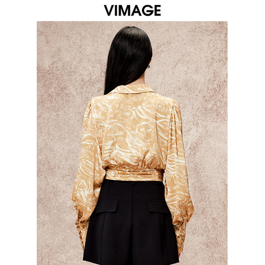 VIMAGE纬漫纪秋季新款气质V领高级感印花显瘦舒适上衣V2213811 商品图5