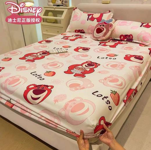 【平整服帖 迪士尼印花床笠】草莓熊床笠 单件床罩 卡通席梦思保护套 棕垫床垫全包围罩子 360度全方位包裹 保护床垫-QQ 商品图12