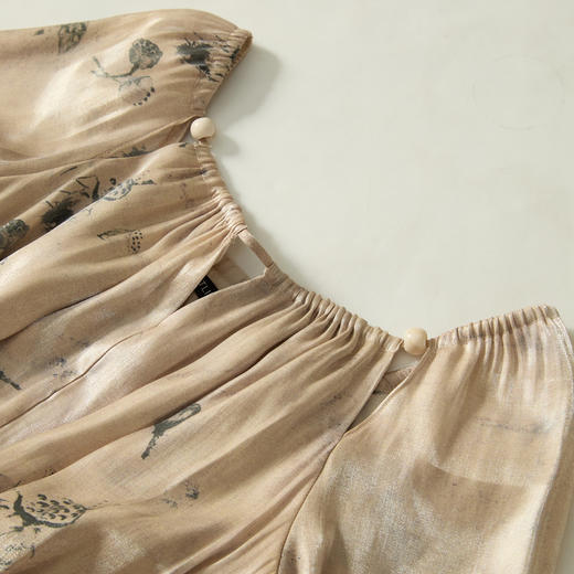 复古温柔圆领光泽感印花长袖连衣裙女早春碎褶收腰连衣裙V3142267 商品图5