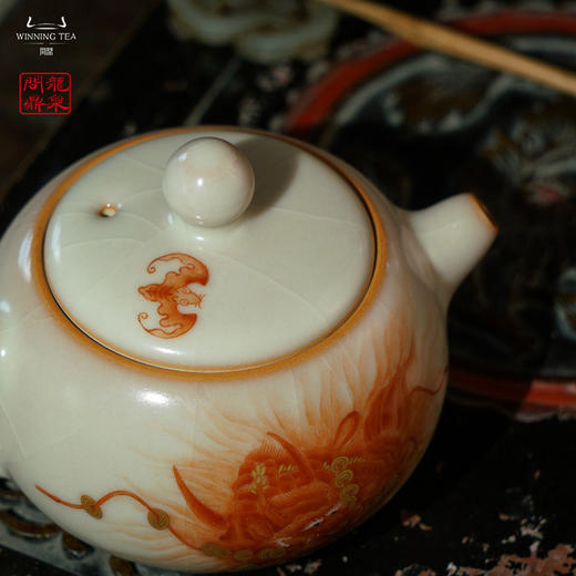 龙泉问鼎彩绘哥窑西施壶（纳财积福）（缺货） 商品图1