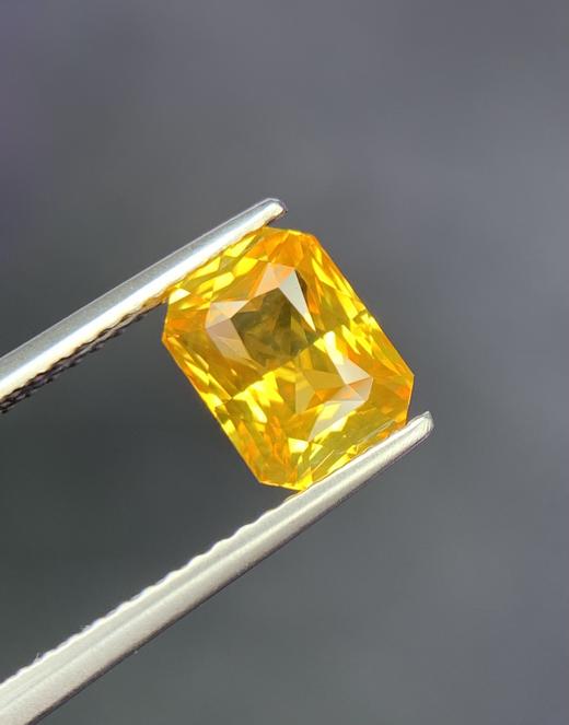 2.12ct 黄蓝宝裸石 商品图2