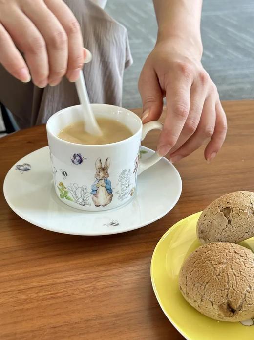 【浪漫英伦下午茶】外网超火的比得兔🐰完整茶具奶杯套组 优雅精致  英国🇬🇧尾单限定，卖完绝版～ 还有0.1元加购甜品叉超值福利,限量300个哦！ 商品图3