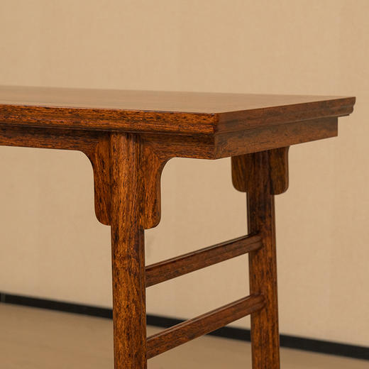 黄花梨瘿木夹头榫刀牙板瓜棱腿平头案 商品图3