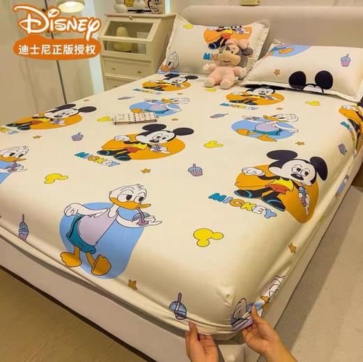 【平整服帖 迪士尼印花床笠】草莓熊床笠 单件床罩 卡通席梦思保护套 棕垫床垫全包围罩子 360度全方位包裹 保护床垫-QQ 商品图3