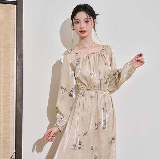 复古温柔圆领光泽感印花长袖连衣裙女早春碎褶收腰连衣裙V3142267 商品图2