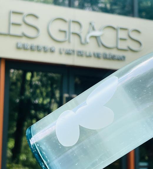 推荐超高颜值也超级网红清酒，清酒界潮牌大岭酒造，入口是麝香葡萄和荔枝的甘酸味道，有白玫瑰和苹果香气，口感顺滑如鲜榨果汁，微微的气泡感滑过舌尖带来一点酥麻，可谓是视觉和味觉的双重顶级体验！ 商品图6