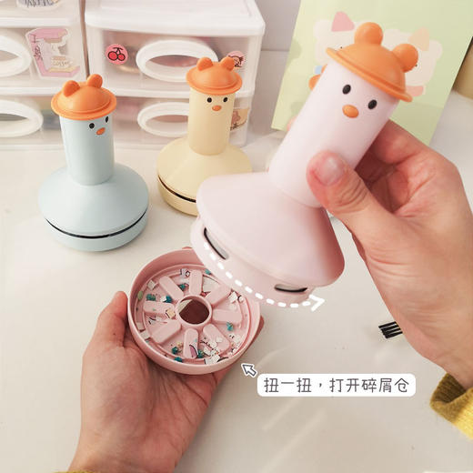 【赠清洁毛刷+扁吸嘴】高颜值鸭子桌面吸尘器 可拆卸设计 儿童手持桌面吸尘器充电式小型 便携充电款 自动清理清洁器 商品图4