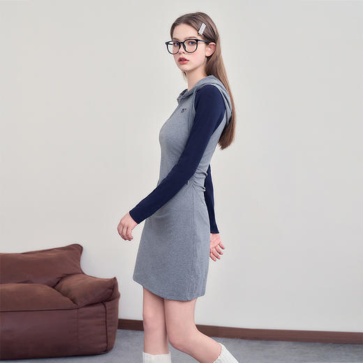 西遇连帽插肩撞色女新款修身显瘦灰色长袖针织连衣裙D1838163 商品图4