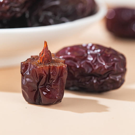 【三蒸三晒！新疆若羌红枣】甄选红枣 柴火木蒸 古法炮制，果肉瓷实 口感香甜 软糯细腻！真空包装 干净卫生，三蒸三晒枣女性月月舒养生零食Y 商品图1