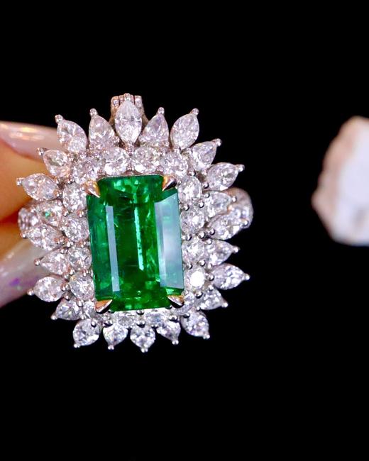 3.80ct 祖母绿戒指吊坠 商品图3