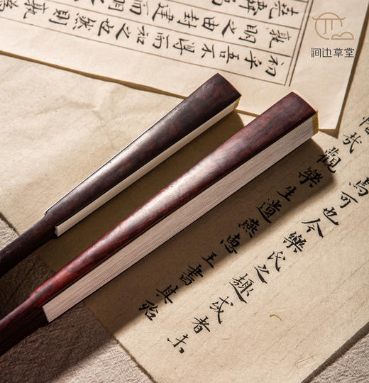 清代紫檀老料制苏工折扇 商品图3