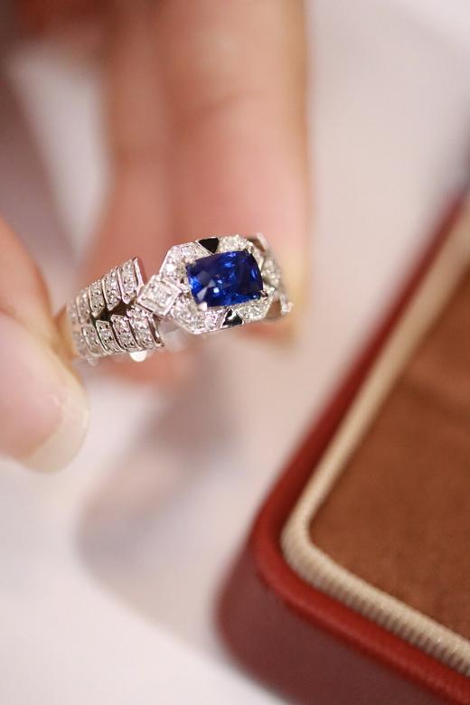 1.06ct 蓝宝石戒指 商品图3