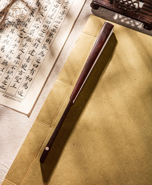 清代紫檀老料制苏工折扇 商品图2