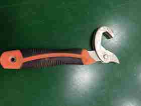 【货号02524】多功能万能扳手活动扳手水管钳子