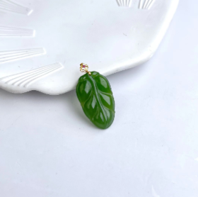 玉美人菲菲-18K碧玉吊坠29*15