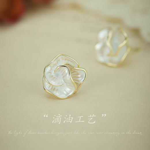 Oflye潮流饰品  简约山茶花滴釉耳钉新款独特耳饰轻奢高级感气质独特耳环 商品图2