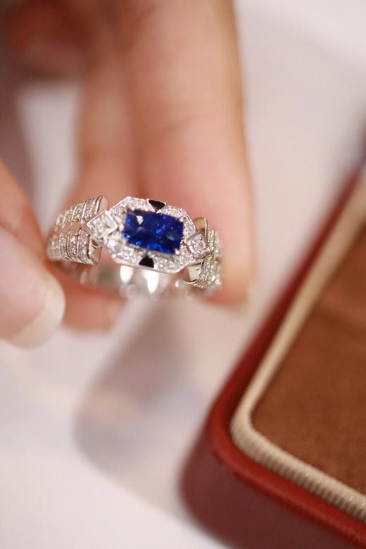 1.06ct 蓝宝石戒指 商品图4