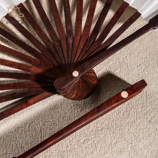 清代紫檀老料制苏工折扇 商品图5