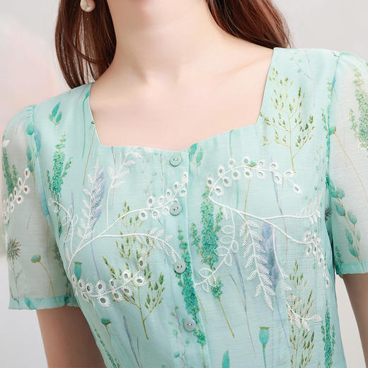 未风雪纺绿色碎花连衣裙女夏2024年夏季新款气质方领修身显瘦裙子 商品图3