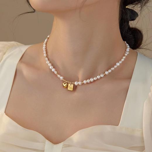 【巴洛克天然淡水珍珠项链】巴洛克天然轻奢小众设计感项链，淡水珍珠高强光珠色泽晕彩都很好佩戴显气质，贝母爱心吊坠ins风镀金锁骨链夏季颈链女情人节礼物QQ手工饰品新年礼盒年货礼盒 商品图2