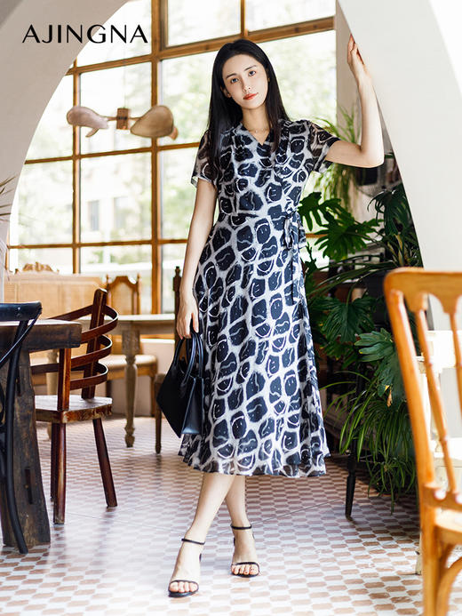 【商场同款】阿菁娜2024夏季新款围裹式V领花型连衣裙A30X112099 商品图2