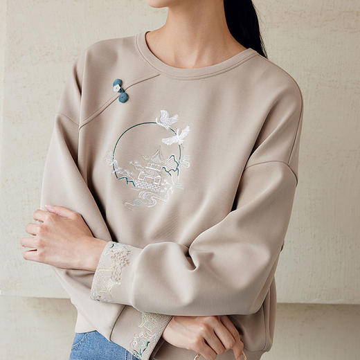 玳莎新中式绣花卫衣2024秋款斜襟设计感落肩袖宽松圆领上衣女  EC32302 商品图2