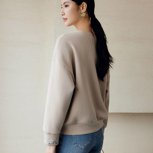 玳莎新中式绣花卫衣2024秋款斜襟设计感落肩袖宽松圆领上衣女  EC32302 商品图3