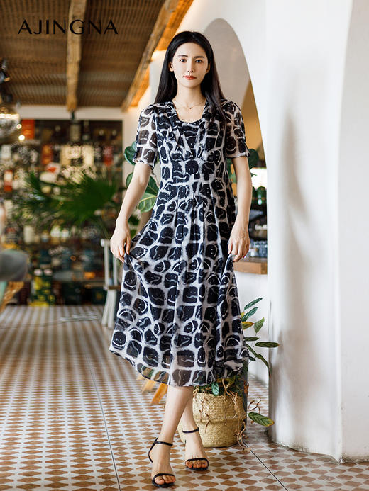 【商场同款】阿菁娜夏季新款桑蚕丝V领收腰A摆印花连衣裙A30X112100 商品图2