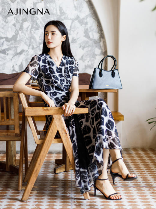 【商场同款】阿菁娜2024夏季新款围裹式V领花型连衣裙A30X112099 商品图3