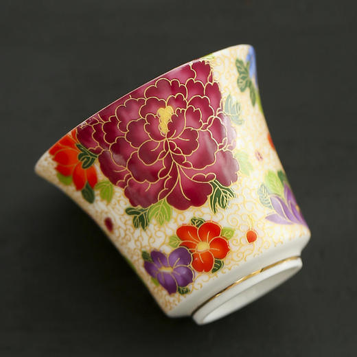 ￥99开抢！千元级别，中国制茶大师林明仔监制【珐琅牡丹茗茶四享礼盒】宫廷御用珐琅彩制工艺 一壶二杯 礼盒+手提礼袋 搭配四款顶级茶饼#老班章 #冰岛甜 #陈皮普尔 #陈皮白茶 商品图4