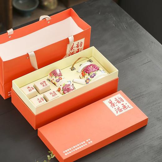 ￥99开抢！千元级别，中国制茶大师林明仔监制【珐琅牡丹茗茶四享礼盒】宫廷御用珐琅彩制工艺 一壶二杯 礼盒+手提礼袋 搭配四款顶级茶饼#老班章 #冰岛甜 #陈皮普尔 #陈皮白茶 商品图0